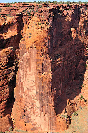 700 ft sheer cliff, Canyon de Chelly